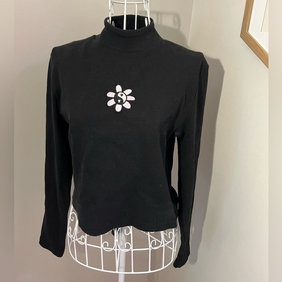 Bundle Of 3 Trendy Tops Embroidered Satin Lettuce Buttons Size S/M Boutique - Picture 9 of 9